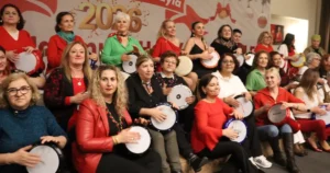 İzmit Belediyesi Asırlık Çınar Evleri’nin Yılbaşı Programı, nostalji dolu yarışmalar,