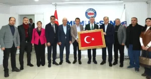 Kocaeli Büyükşehir Belediye Başkanı Tahir Büyükakın, Memur-Sen üyeleri tarafından ağırlandı.