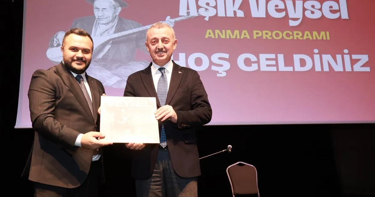 Kocaeli Büyükşehir Belediyesi’nin Aşık Veysel Anma Programı, yoğun bir katılıma