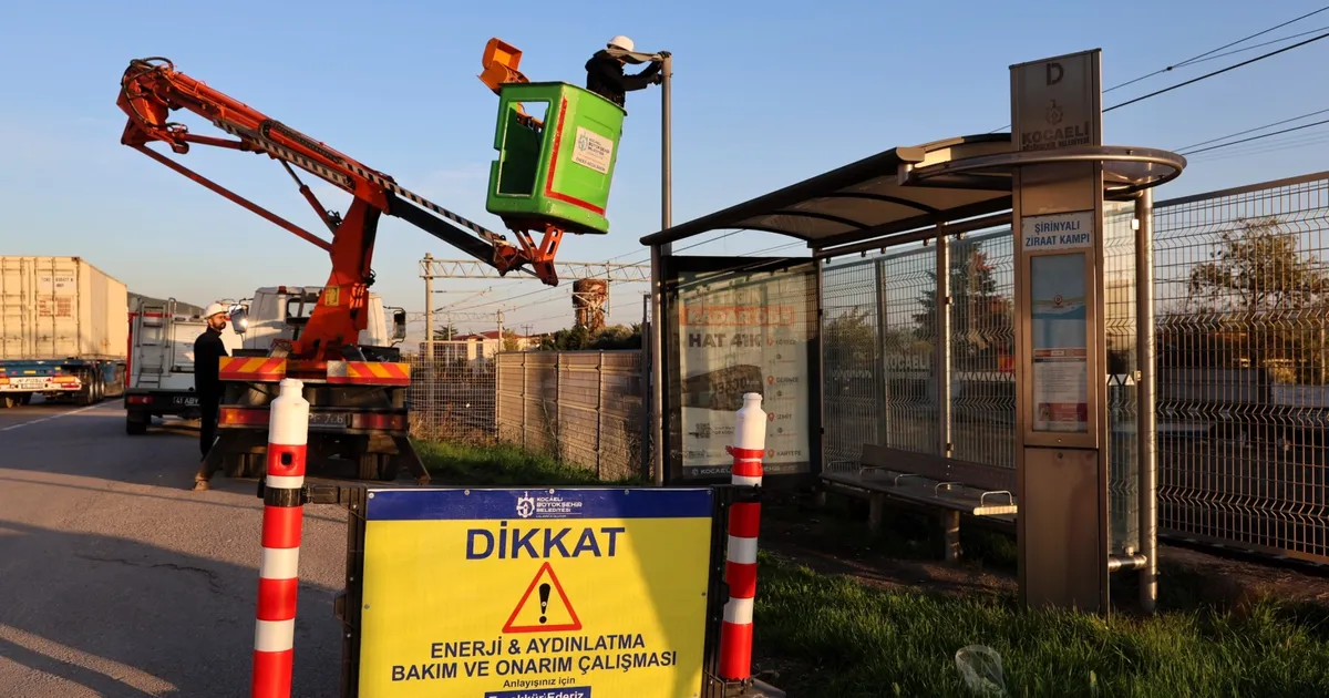 Kocaeli’de duraklara güneş enerjili aydınlatma çözümü