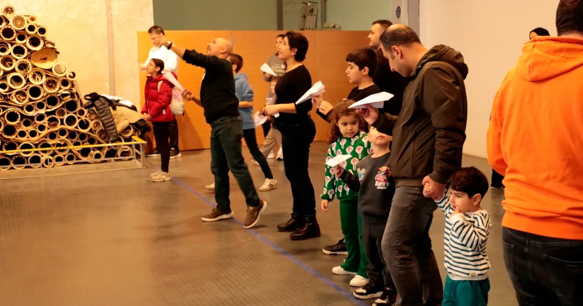 Kocaeli’de kâğıt uçaklar geleceğin hayallerine havalandı