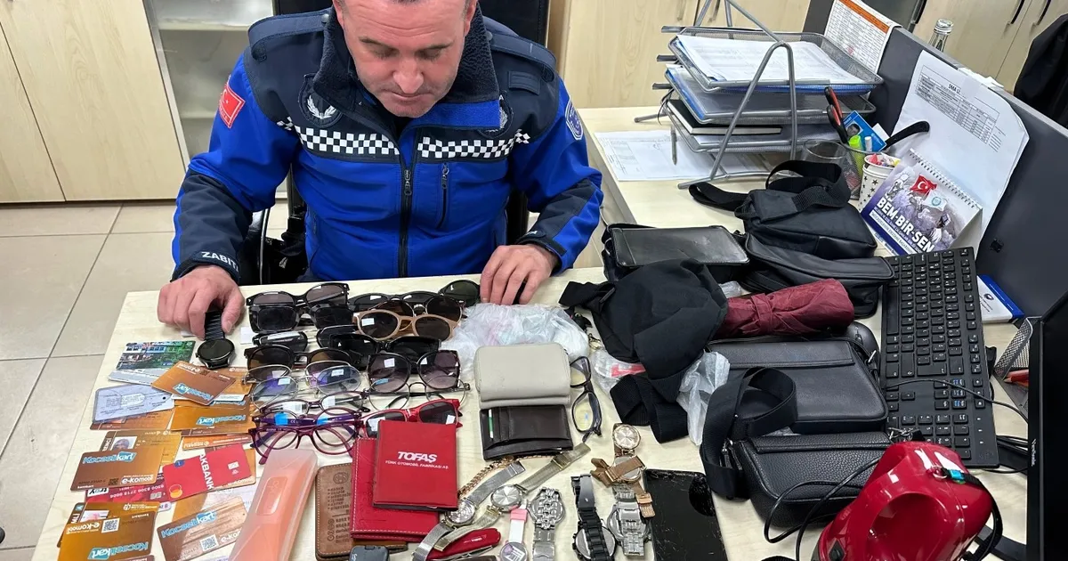 Kocaeli’de unutulan eşyalar sahiplerine teslim ediliyor