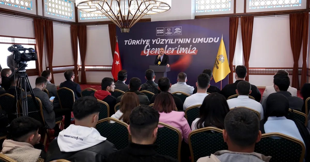 Konya’da Başkan Altay gençlerle buluştu