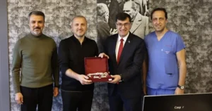 Kütahya Belediye Başkanı Eyüp Kahveci, Özel Parkhayat Kütahya Hastanesi’ni ziyaret