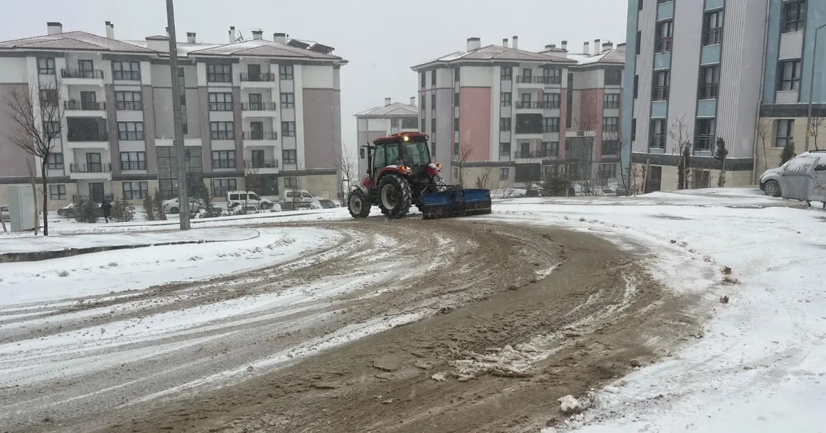 Malatya Doğanşehir’de karla mücadele 24 saat sürüyor