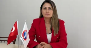 Eğitim-İş Manisa 1 No’lu Şube Başkanı Lale Kale, bir öğretmene