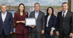 Mersin Büyükşehir Belediyesi, vatandaş odaklı hizmet anlayışını uluslararası standartlarla güçlendirmeye