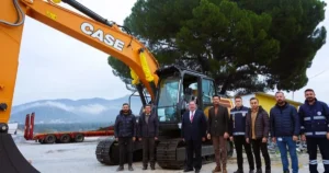 Türkiye Belediyeler Birliği’nden Milas Belediyesi’ne hibe edilen paletli ekskavatör araç