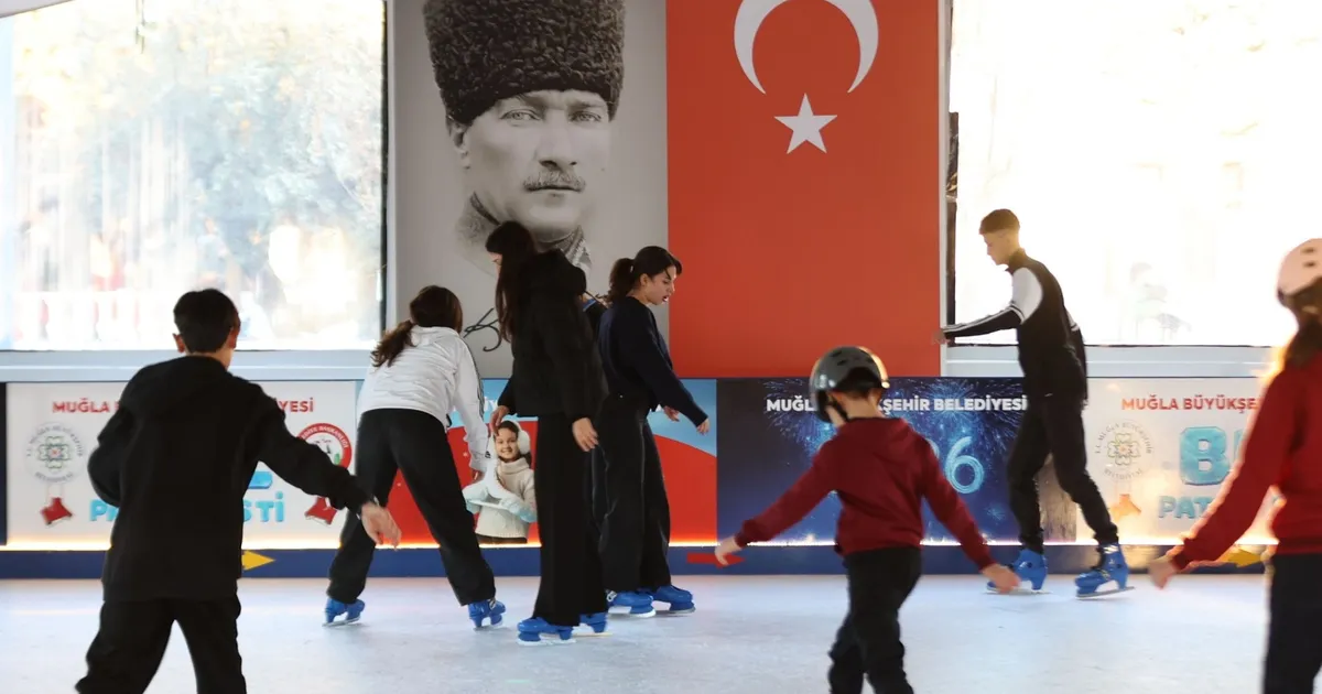 Muğla’da buz paten pistiyle yeni yılı karşılıyor