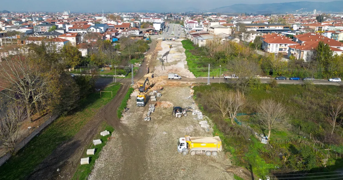 Sakarya Alparslan Türkeş Caddesi’nde duble yol güçlendirmesi