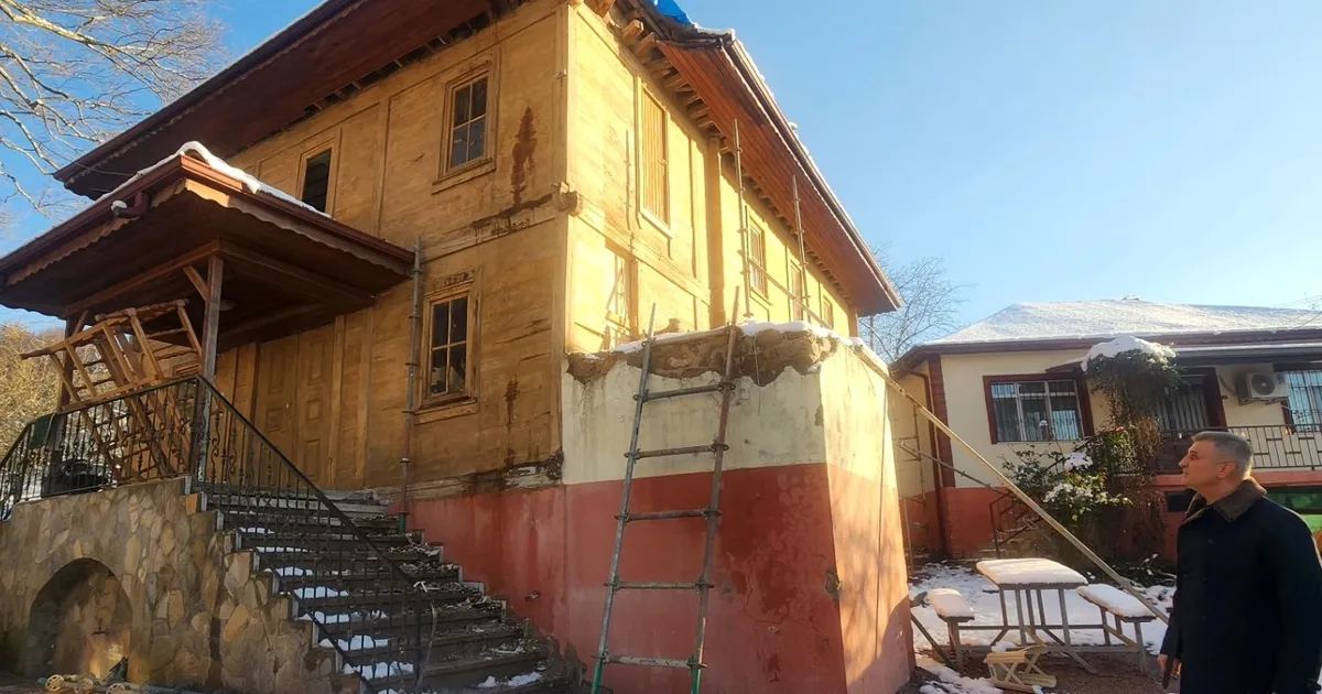 Gölcük Belediye Başkanı Ali Yıldırım Sezer, Tarihî Nüzhetiye Camii’nde devam