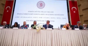 İzmir İktisat Kongresi Binası’nda düzenlenen toplantıda, engelli bireylerin hayatını kolaylaştıracak