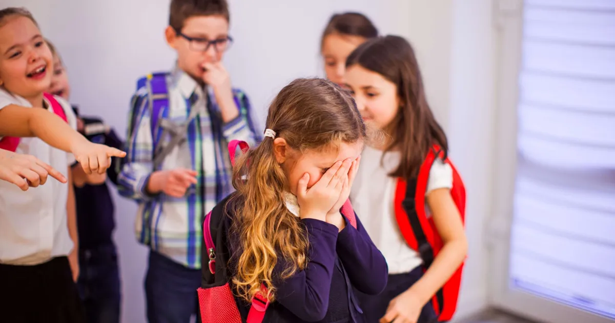 Akran zorbalığının temeli çoğu zaman evde atılıyor