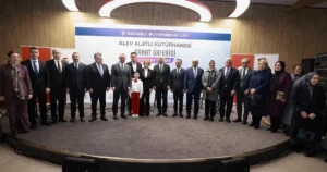 İzmit Millet Bahçesi içinde yer alan Alev Alatlı Kütüphanesi ve