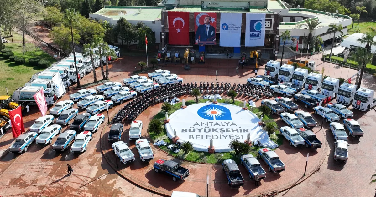 Antalya Büyükşehir Belediyesi araç filosunu güçlendirdi