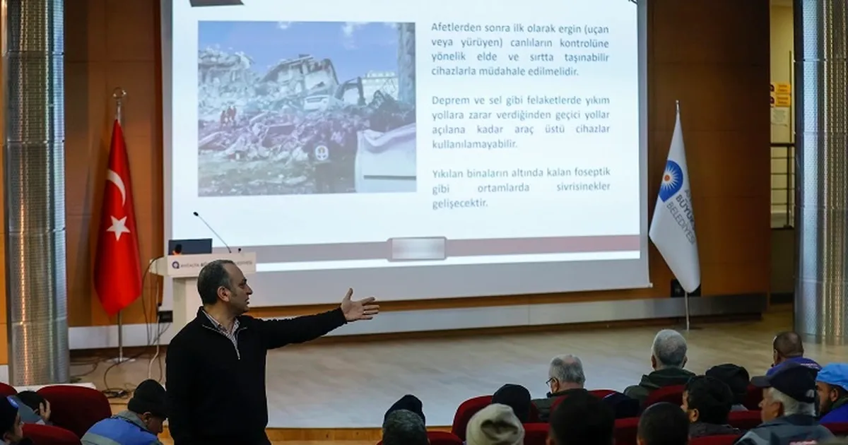 Antalya Büyükşehir’den ilaçlama personeline biyosidal ürün kullanımı eğitimi