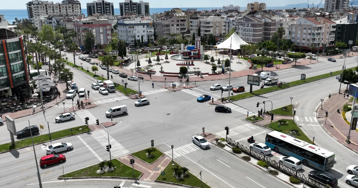 Antalya Büyükşehir Belediyesi, kent genelinde her geçen gün artan araç