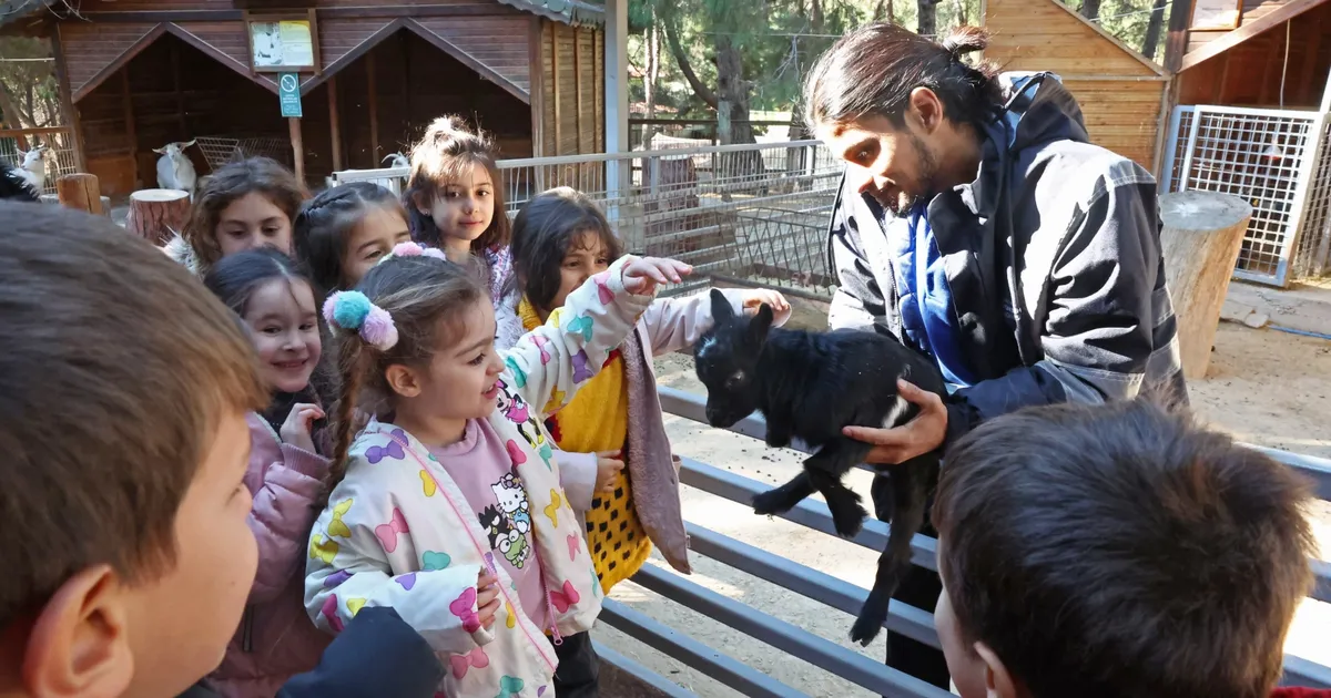 Antalya’da miniklere doğa ve hayvan sevgisi