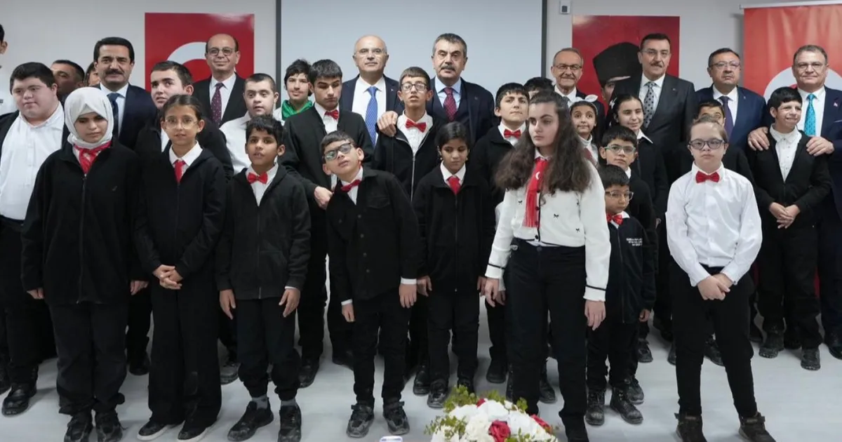 Bakan Tekin Malatyalı öğrencilerle buluştu