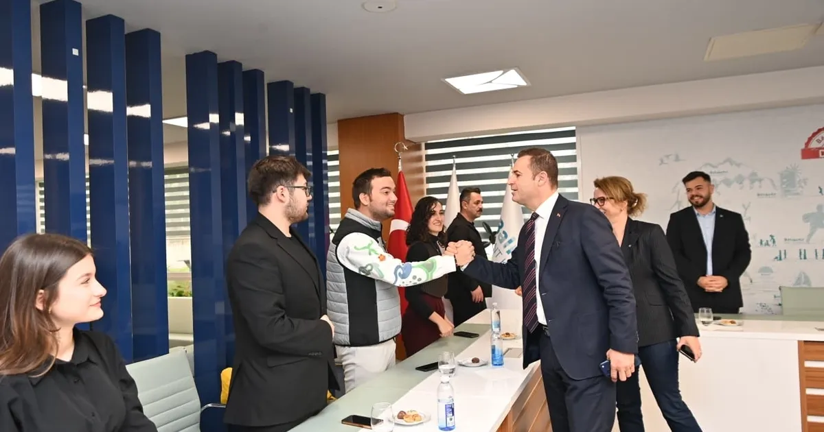 Balıkesir’de Başkan Akın gençlerle bir araya geldi