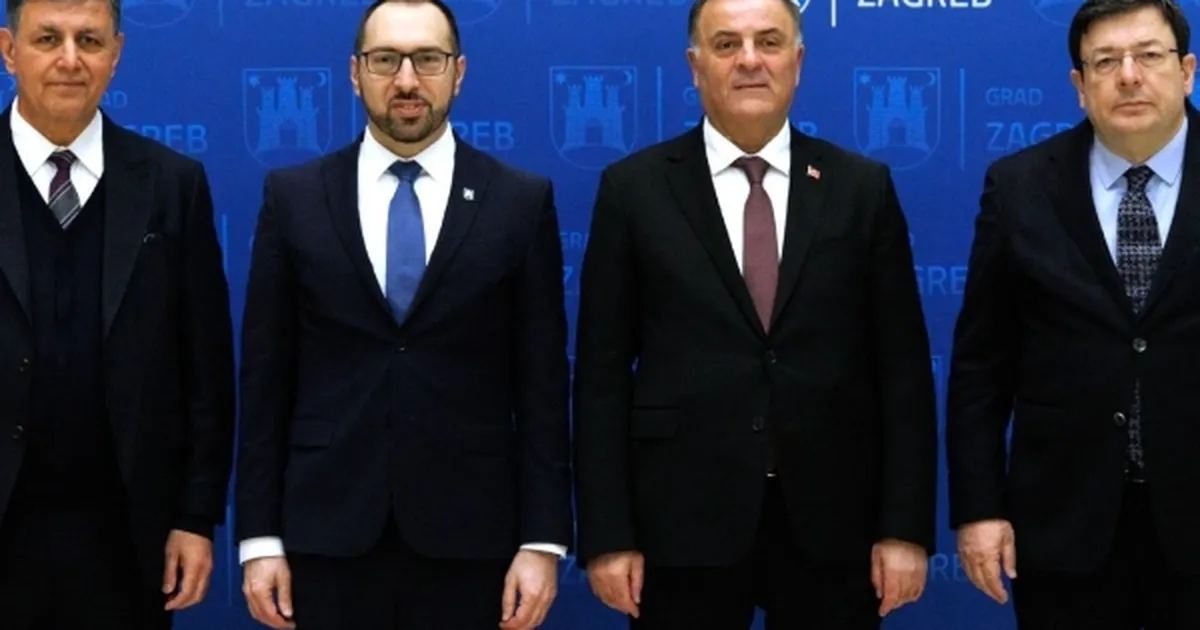 Çanakkale Belediye Başkanı Muharrem Erkek, Yürütme Kurulu Üyesi olduğu B40