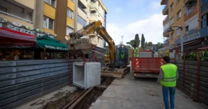 İzmir Büyükşehir Belediyesi İZSU Genel Müdürlüğü’nün Sevgi Yolu’nda yürüttüğü yağmur