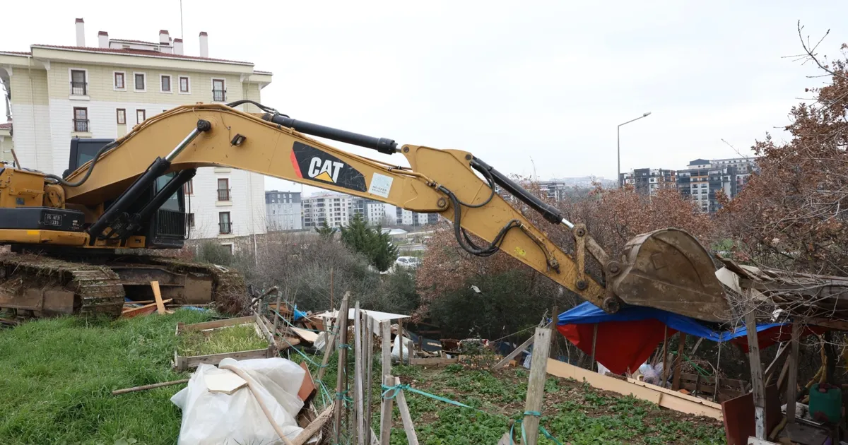 Belediye kaçak barakaları affetmedi