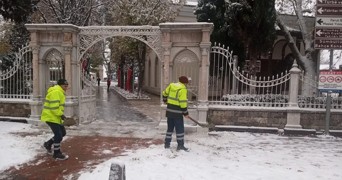 Bursa Büyükşehir’den kar ve lodosa geçit yok!