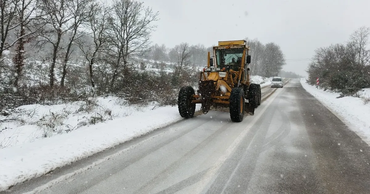 Bursa Gemlik’te karla mücadele sürüyor