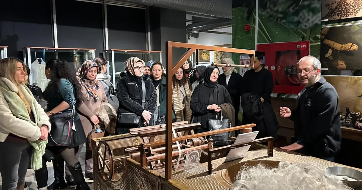 Bursa Büyükşehir Belediyesi bünyesindeki Bursa Kent Akademisi’nde görev alan eğitmenler,