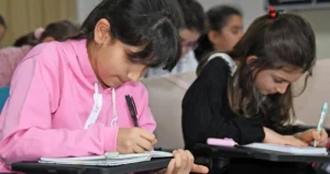 Bursa Osmangazi Belediyesi’nin çocukların yazma becerilerini geliştirmek amacıyla hayata geçirdiği