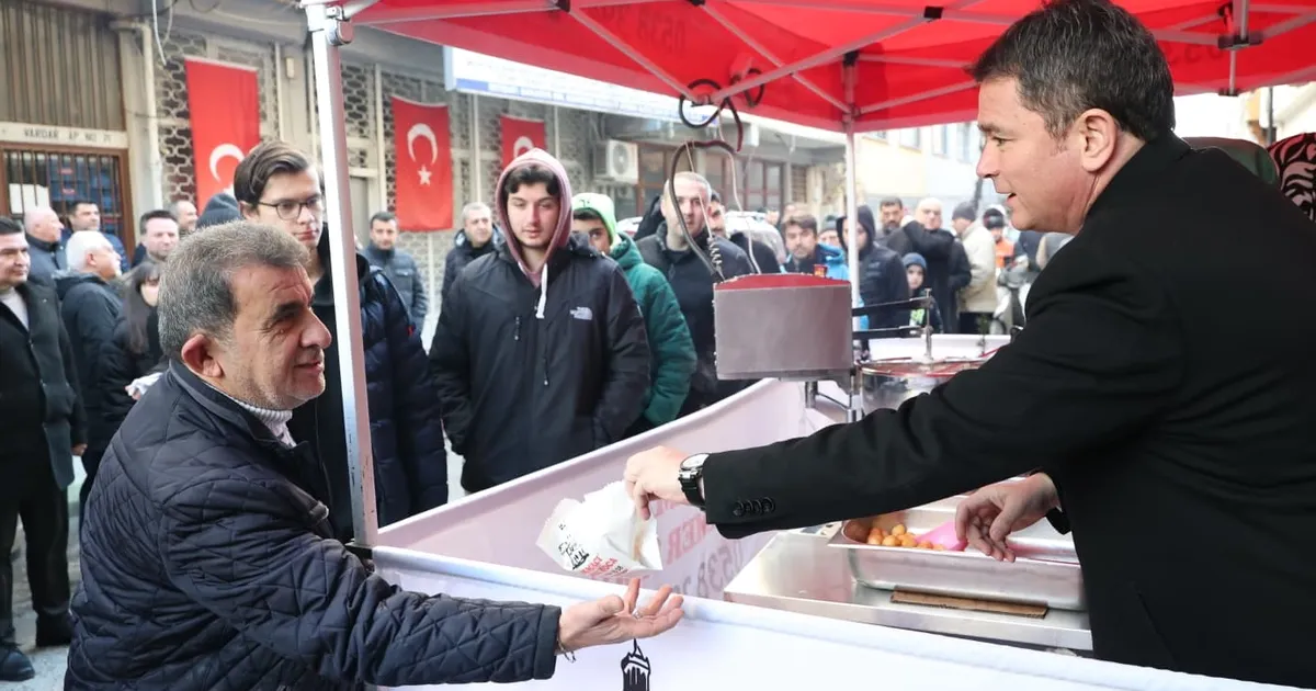 Bursa’da Başkan Aydın’dan kayınvalidesinin hayrına lokma ikramı