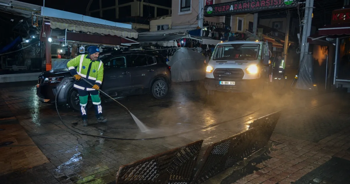Bursa’da tarihi çarşı ve hanlarda gece mesaisi