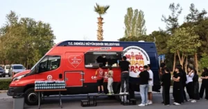Denizli Büyükşehir Belediyesinin geçen yıl hizmete aldığı mobil ikram araçları,