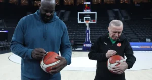 Cumhurbaşkanı Erdoğan, NBA eski oyuncusu Shaquille O’Neal ile basketbol oynadı