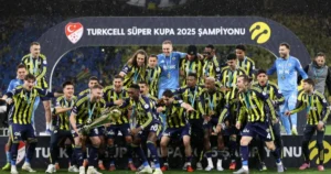 Cumhurbaşkanı Erdoğan, Turkcell Süper Kupa finalinde Galatasaray'ı 2-0 yenerek, şampiyonluğa
