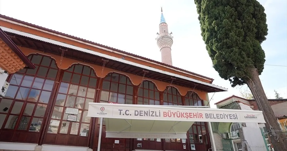 Denizli’de cami avlularına nefes aldıran hizmet