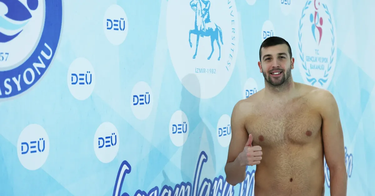 DEÜ kapılarını milli yüzücüye açtı