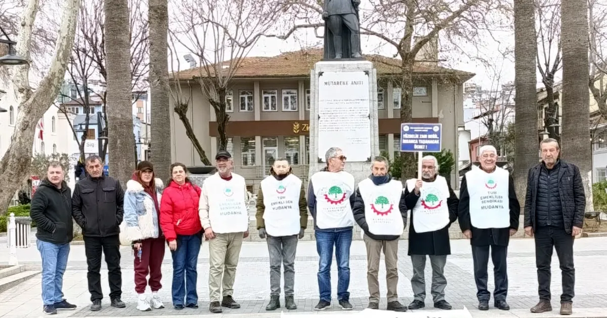 Emekliler Mudanya’daki eylemlerini sürdürüyor