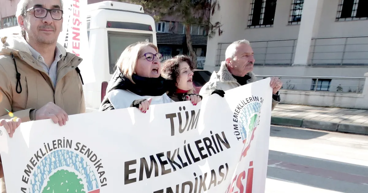 Emeklilerden zam tepkisi: “Açlık sınırının altında yaşıyoruz”