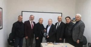 İzmir Büyükşehir Belediyesi eski Başkanı Burhan Özfatura, kentin yıllardır çözülemeyen