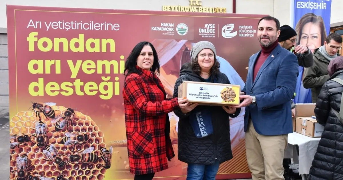 Eskişehir’de üreticilere arı yemi desteği