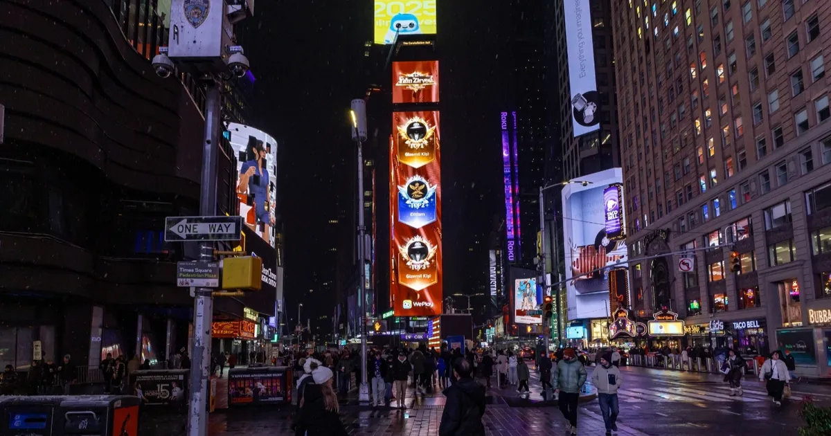 Gençlerin sosyal yaşamları globalleştiğinde: WePlay, Times Meydanı’nı aydınlatıyor