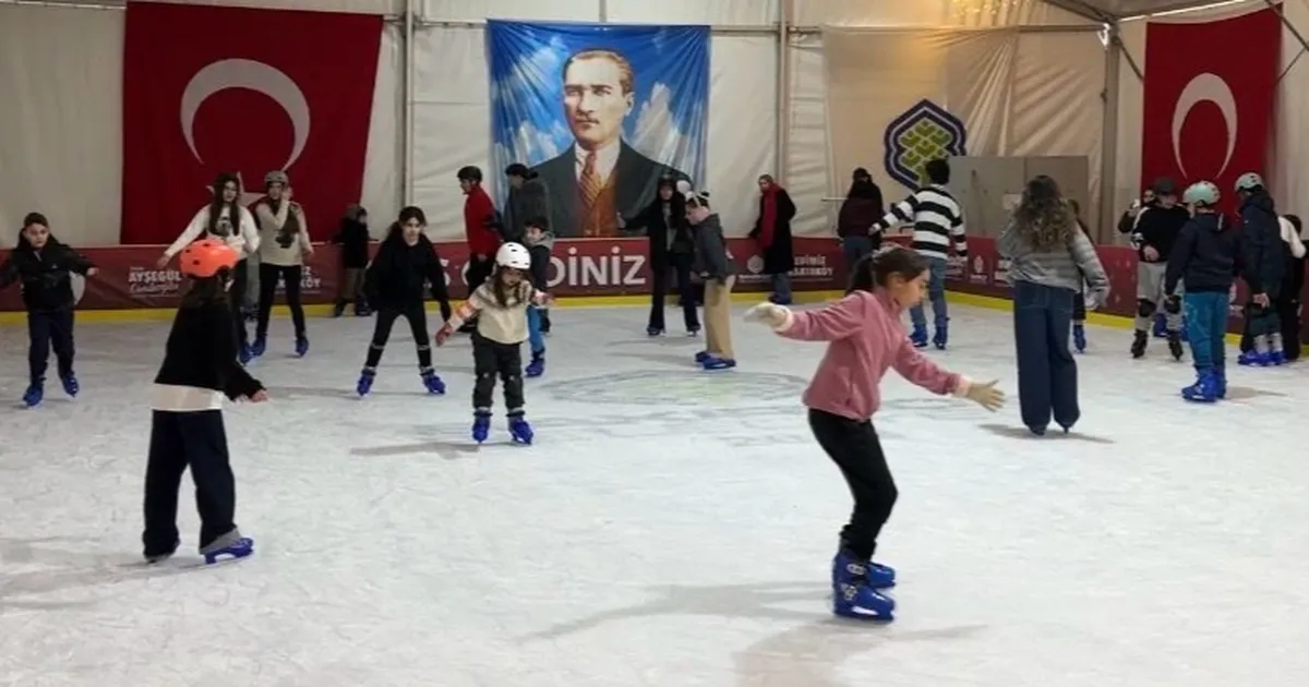 İstanbul Bakırköy’de buz pisti ara tatil gözdesi