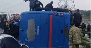 İstanbul'un Kağıthane ilçesinde meydana gelen kazada, içinde mahkumlar ve jandarma