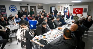 İzmir Bornova Belediye Başkanı Ömer Eşki, amatör spor kulüplerinin temsilcileriyle