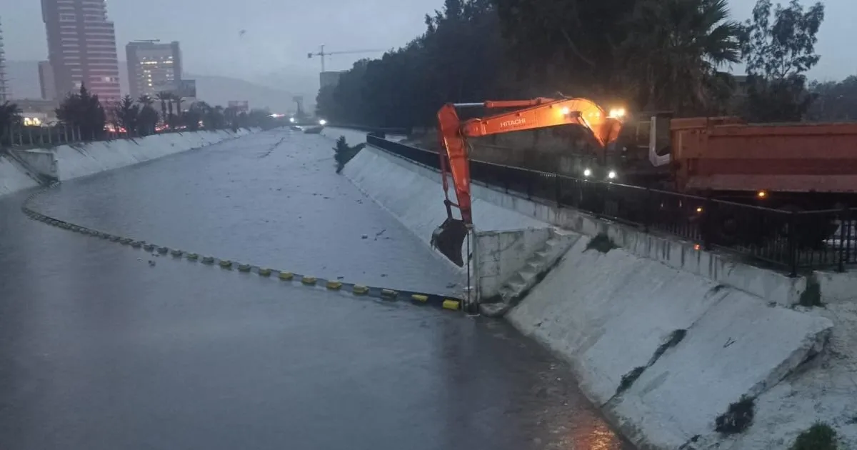 İzmir Büyükşehir ekipleri de sağanak seferberliğinde
