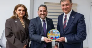 İzmir Büyükşehir Belediye Başkanı Dr. Cemil Tugay, Bakü–İzmir kardeş şehir