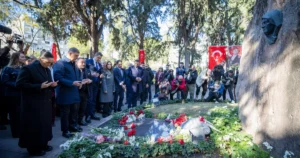 Türkiye Cumhuriyeti’nin kurucusu Ulu Önder Gazi Mustafa Kemal Atatürk’ün İzmir’e