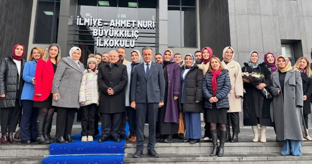 Kayseri protokolü karne heyecanına ortak oldu